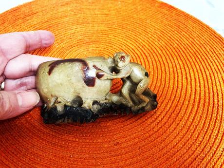 Stará kameninová socha, 