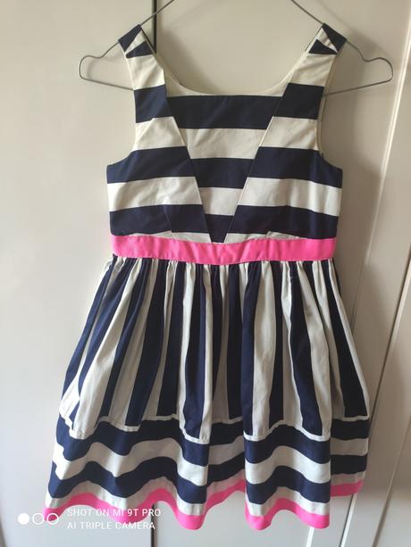 Pásikavé saty, 128