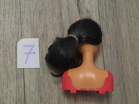 Hlavy barbie bez tela,