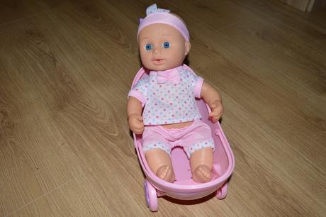 Bábika s kočiarom,