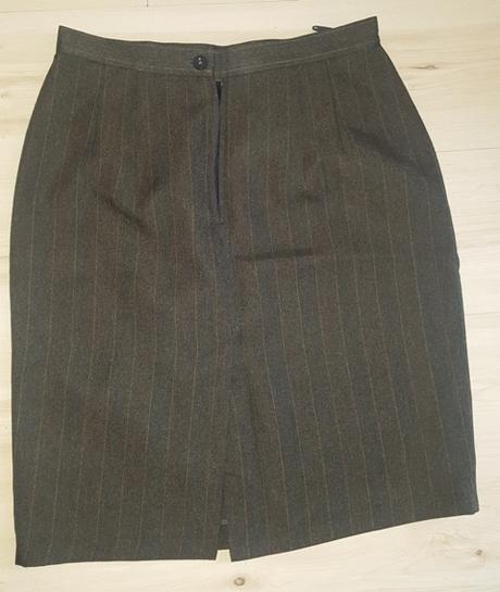 Kostým v odtieňoch zelenej, 42