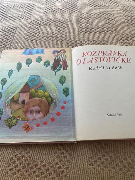 Stará krásna retro kniha rozprávka o lastovičke,