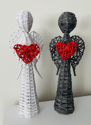 Anjel pletený z papiera,