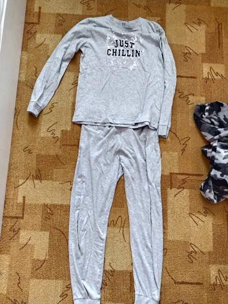 Chlapčenské pyzamo, 158