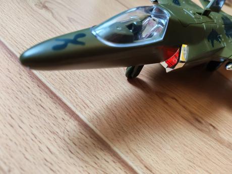 Stíhačka so zvukmi, 