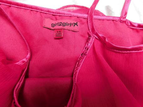 Velmi pekny volanikovy top, girl2girl,116