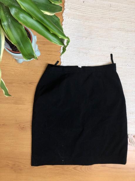 Elegantná čierna sukňa, 36