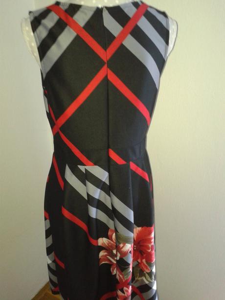 Kárované čierno červené elastické šaty 40, m