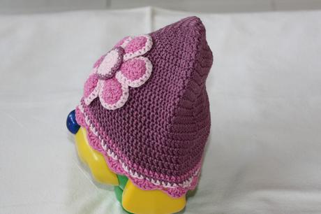 Pletená čiapka s kvietkom, 92