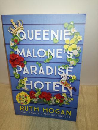 Ruth hogan queenie malone's paradise hotel nsp21, 