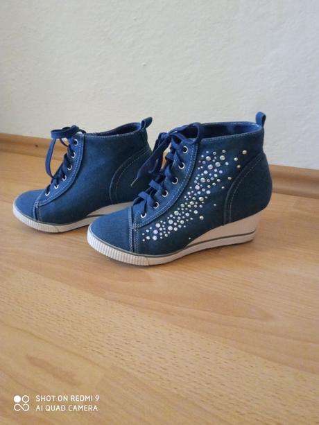 Topánky s podpätkom, 39