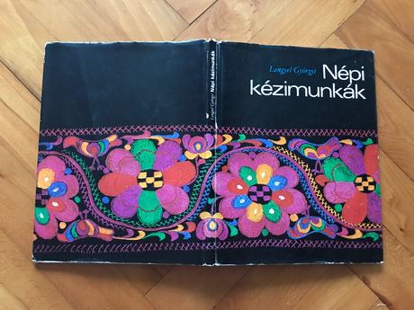 Kniha - népi kézimunkák,