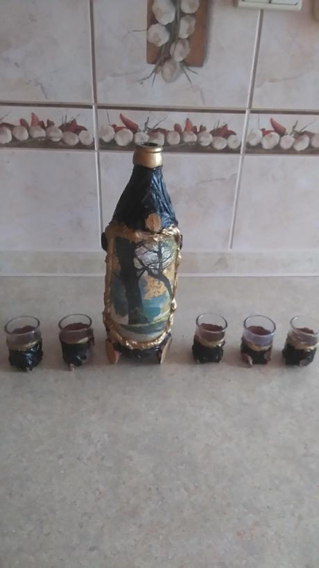 Retro flaska s poharikmi, 