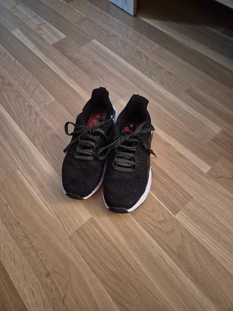 Tenisky, authority,38