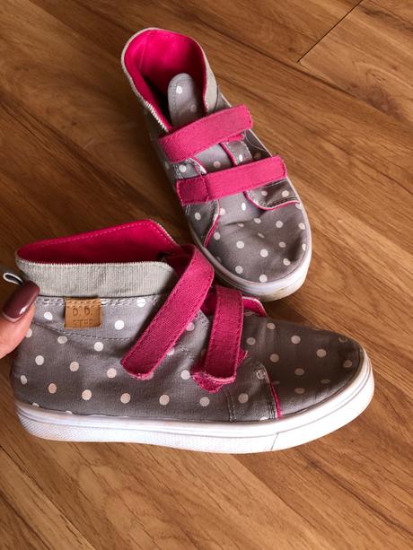 Dievčenské plátenky, 29