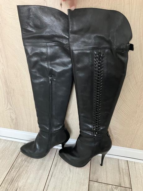 Čižmy nad kolena, 37