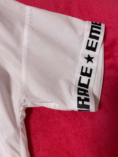 Kratšia voľnejšia košeľa s nápismi a zipsom, 40