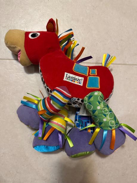 Červený koník lamaze,