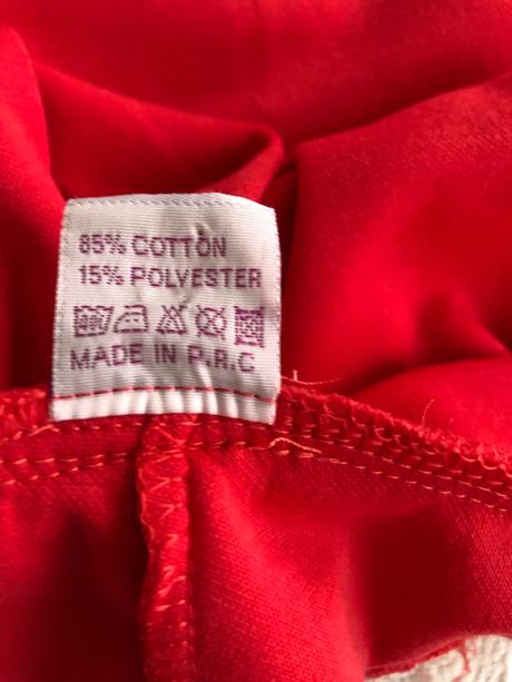 Nohavice so zlatými gombíkmi, 104