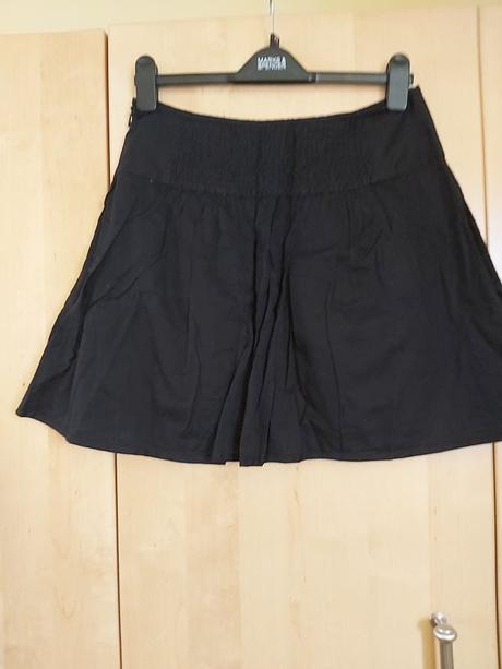 Dámska čierna sukňa č.m, m
