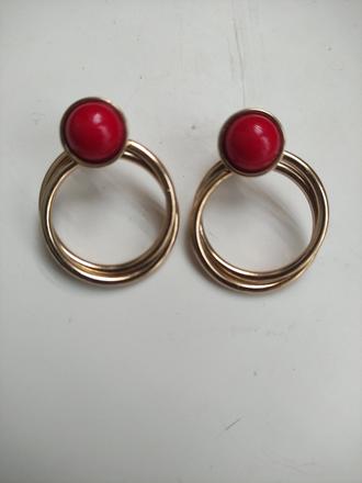 Rôzne náušnice, mango