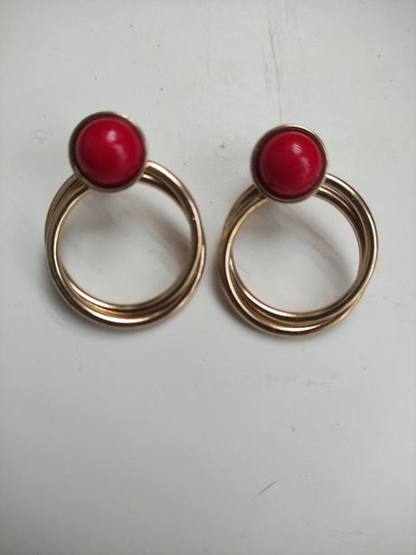 Rôzne náušnice, mango