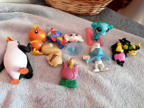 Postavičky mačka,šmolko,vtačiky,včielky,, 