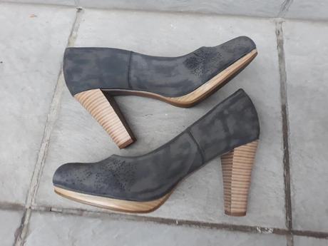 Tmavosede lodicky, 37