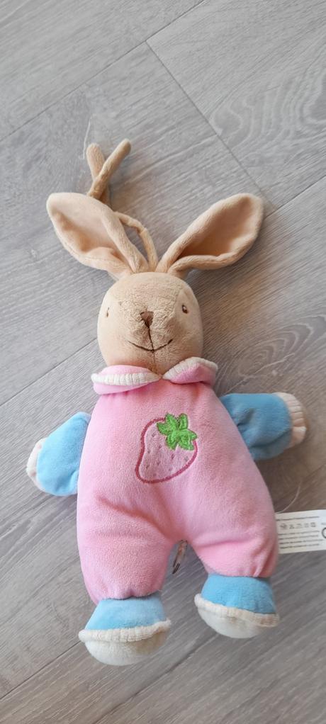 Mix hračiek na postielku alebo do kočíka,