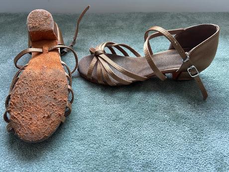 Tanečné topánky, 33