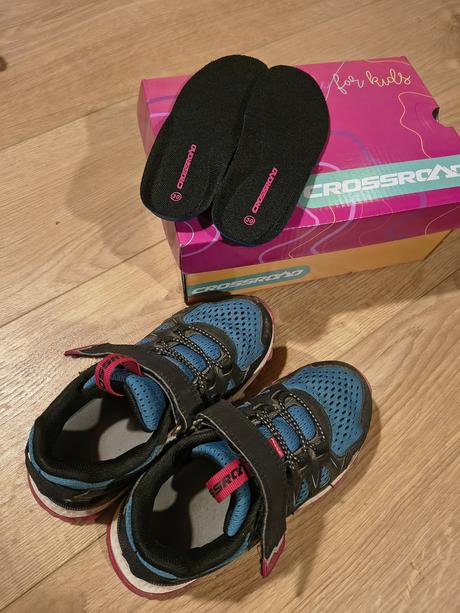 Turistické tenisky, 30