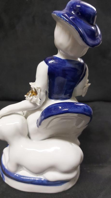 Soška porcelánová dáma so psíkom, 
