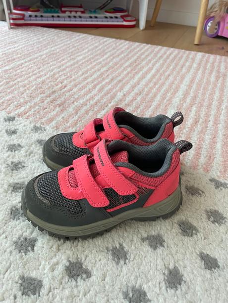 Športové tenisky, 27