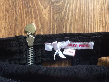 Minišaty so zaujimavym chrbtom, tally weijl,xs