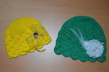 Háčkovaná čiapočka s kvetom, <50 - 158