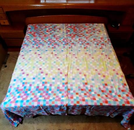 Predám tenké posteľné obliečky, šírka (cm): 130,dĺžka (cm): 200