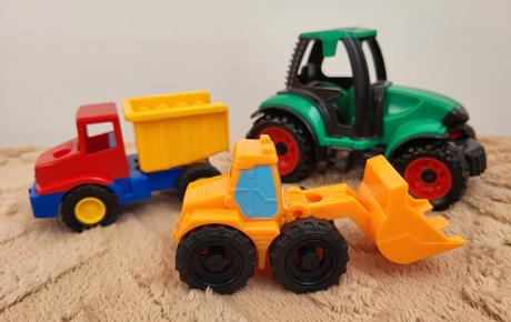 Traktor, sklápač, báger, 