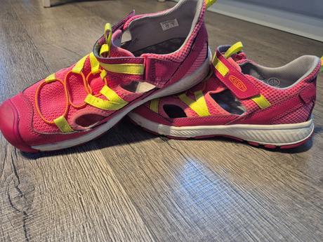 Dievcenske sandale keen eu38, keen,38
