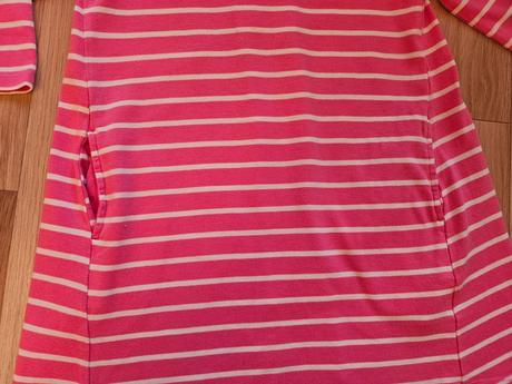 Pásikavé šaty, 110