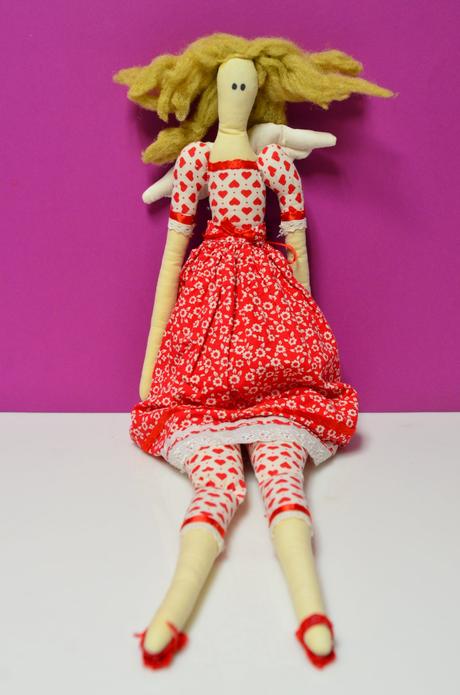 Látková bábika k nákupu,