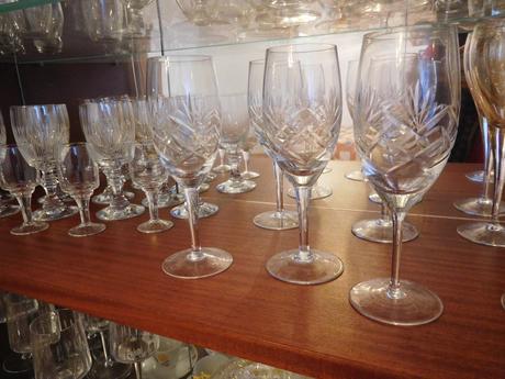 Sklenené poháre poháriky na nožičke,,