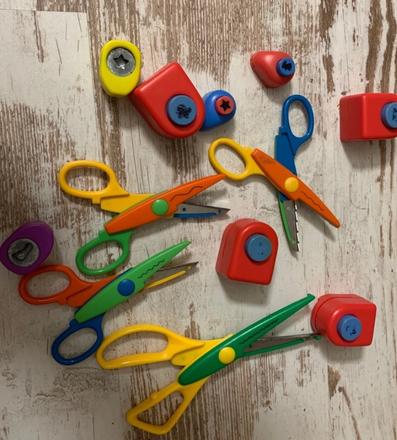 Kontúrovacie nožnice a vzorované dierkovačky, 