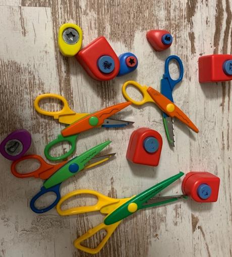 Kontúrovacie nožnice a vzorované dierkovačky, 