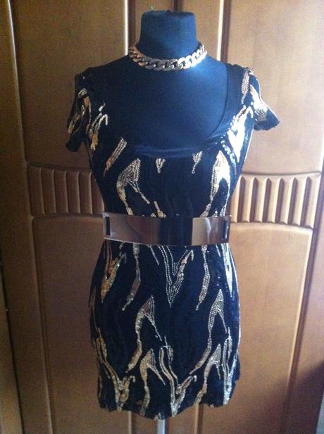 Čierno-zlaté flitrované šaty, s