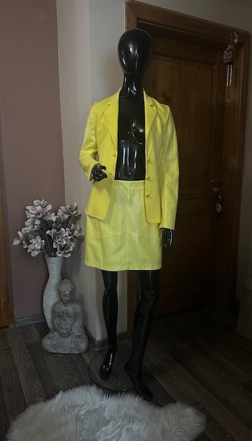 Nádherný kombinovaný žltý sukňový kostým magenta, l / m