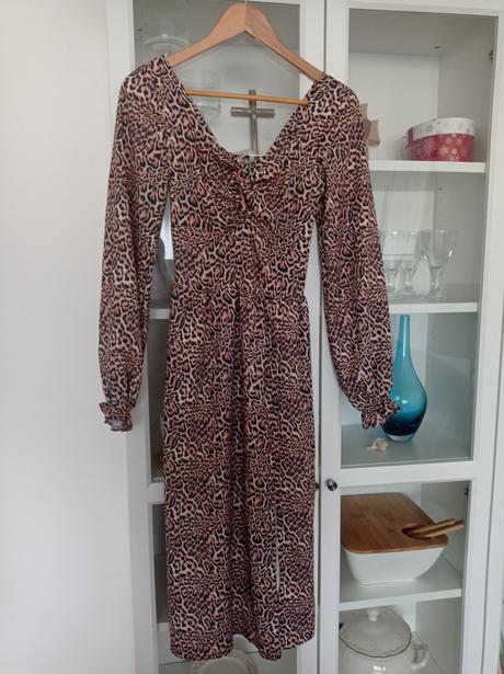 Šaty s leopardím vzorom, 