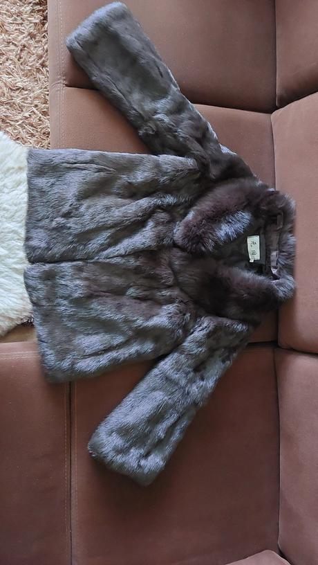 Damsky kozuch zo zajaca s golierom z líšky, s