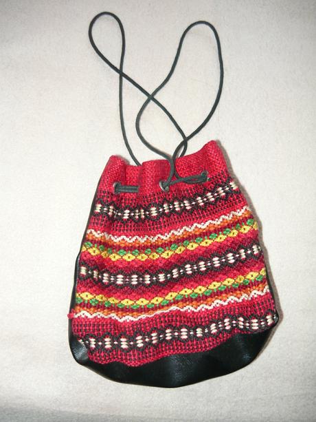 Vyšívaná taštička,