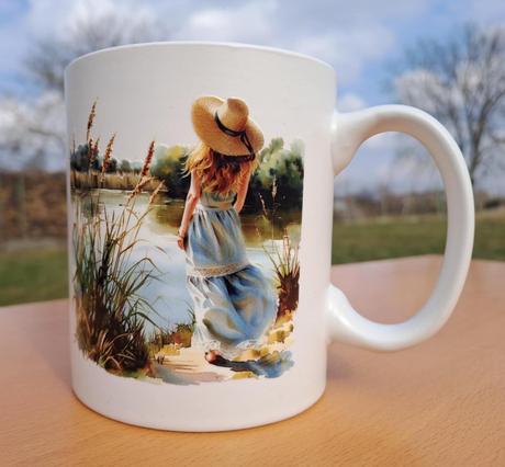 Keramický hrnček biely dievča pri jazere (h10),