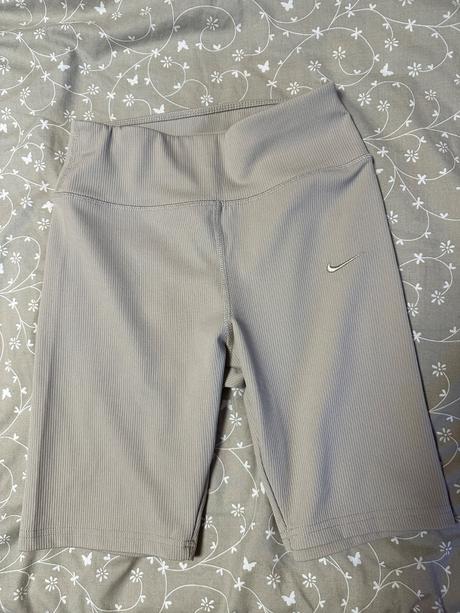 Béžové športové šortky, nike,m